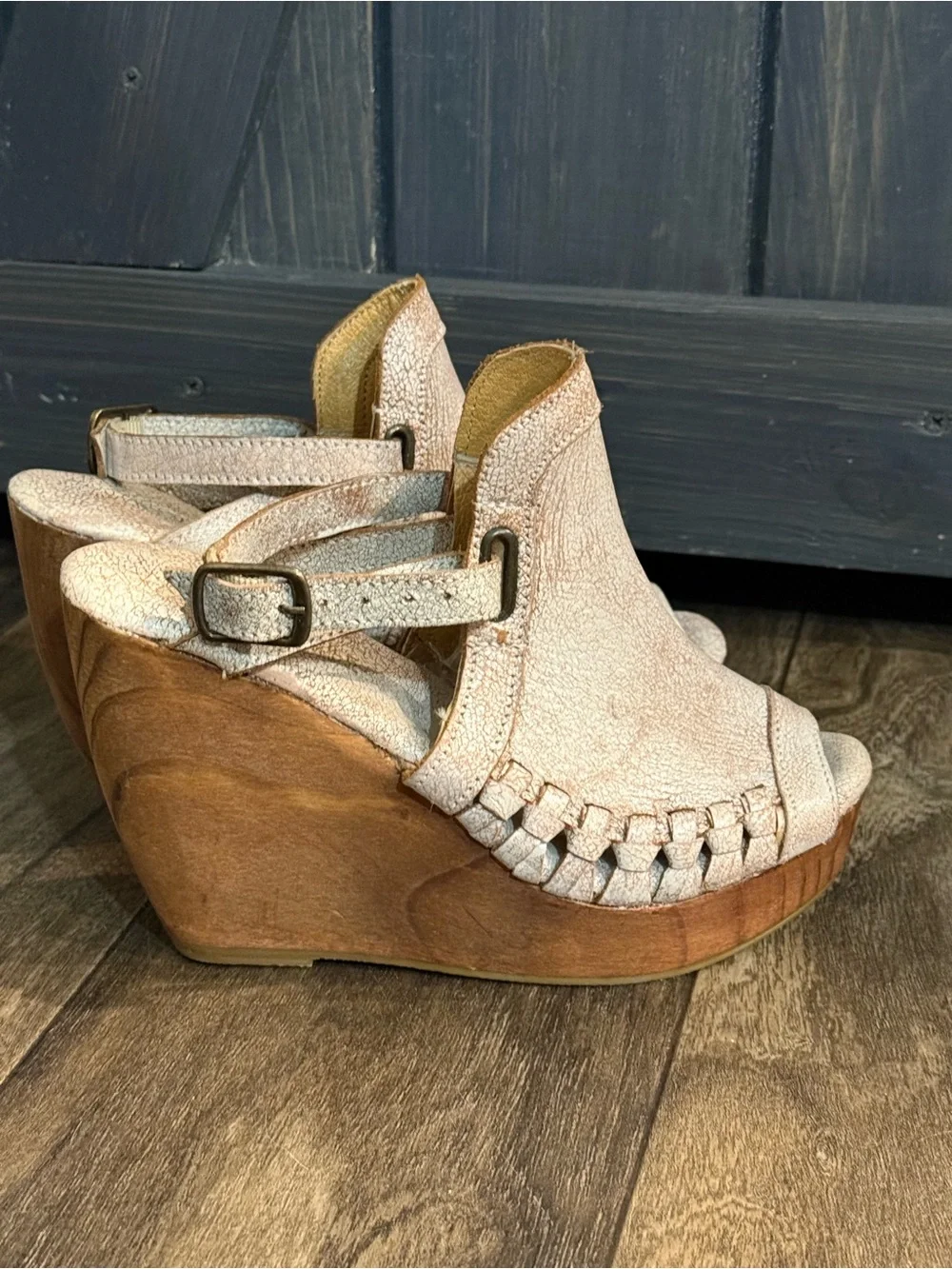 Very Volatile Women's Carry Wedge Sandal